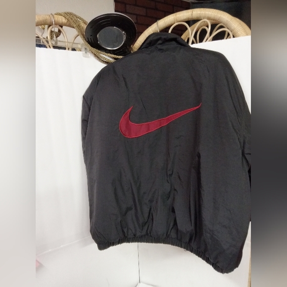 Nike reversible puffer jacket Sze XL Burgundy & Black - Picture 5 of 7